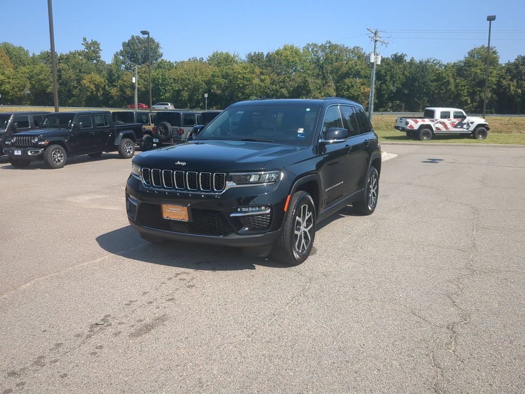 Diamond Black Crystal Pearlcoat 2024 Jeep Grand Cherokee SUV / Crossover Four-Wheel Drive 8-Speed Automatic