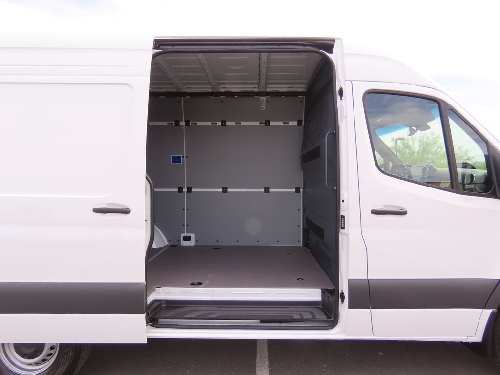 Thumbnail: 2025 Mercedes-Benz Sprinter - 25