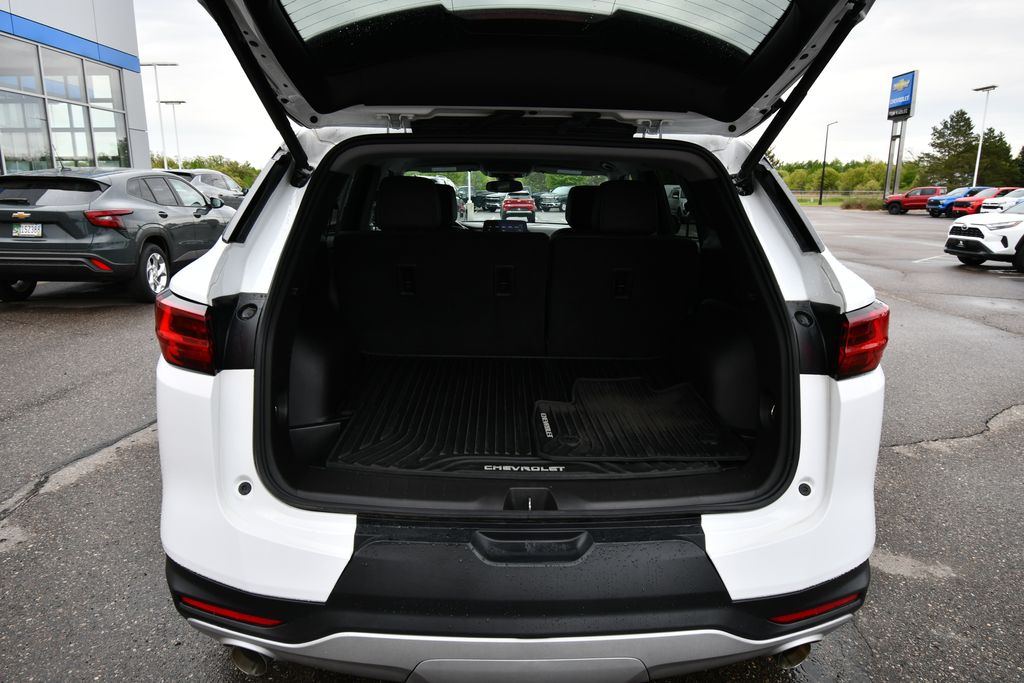 View vehicle photo 7