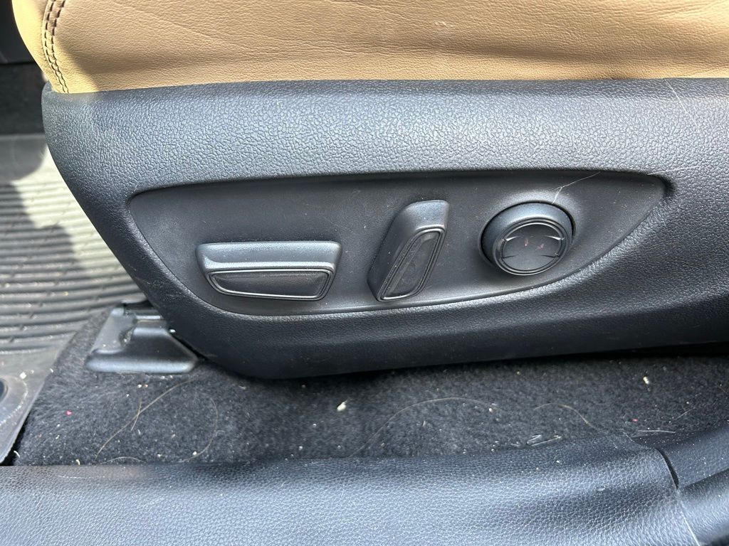 2021 Toyota RAV4 XLE Premium 21