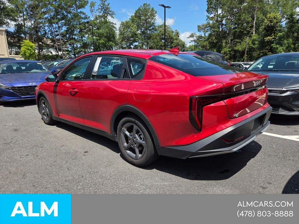 Used 2025 Red Kia LXS image 8