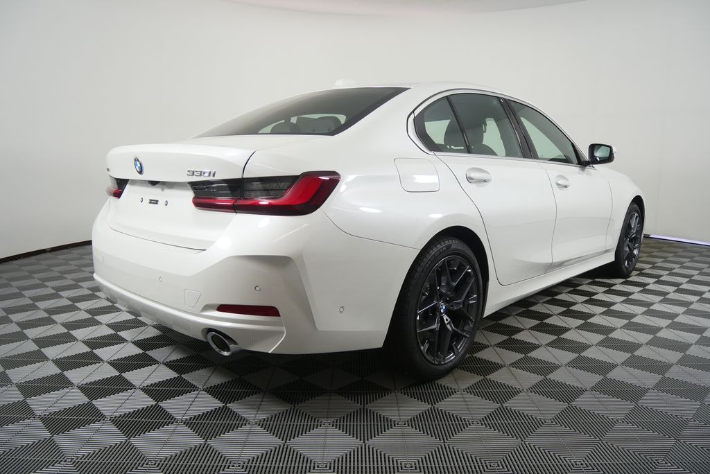 Thumbnail: 2026 BMW 3 Series - 3