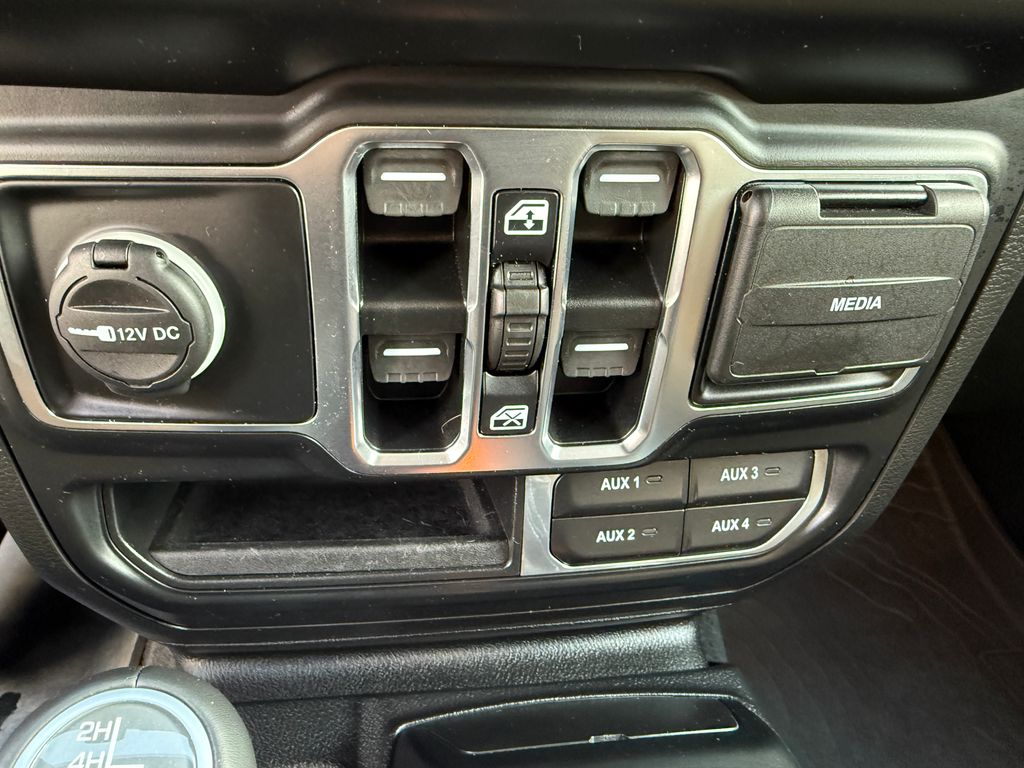 Certified Used 2020 Silver Jeep Overland image 64