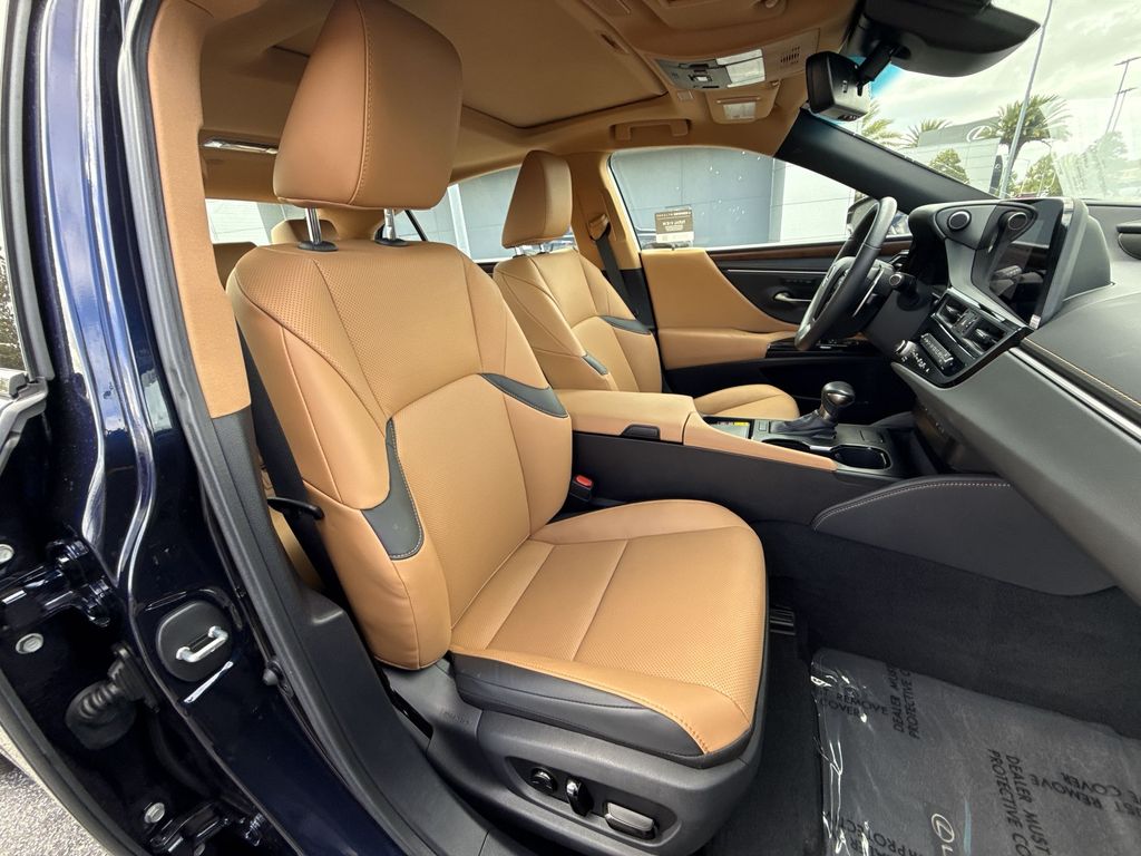 Thumbnail: 2025 Lexus ES - 16
