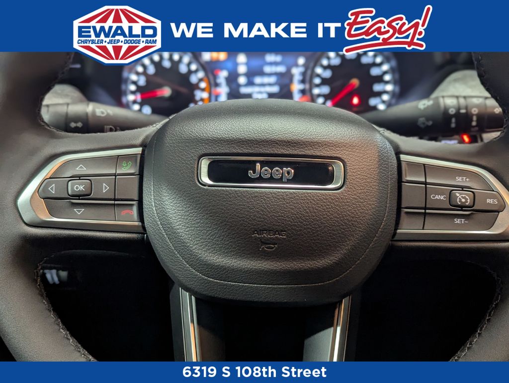 2025 Jeep Compass Latitude photo