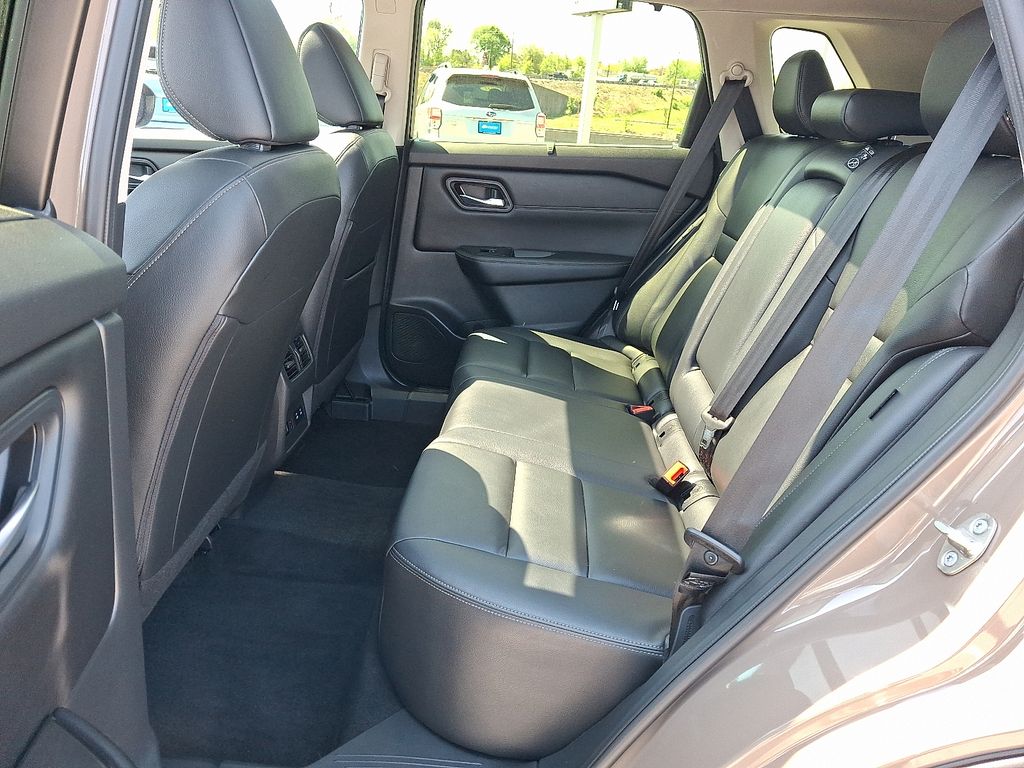 2024 Nissan Rogue — photo 11