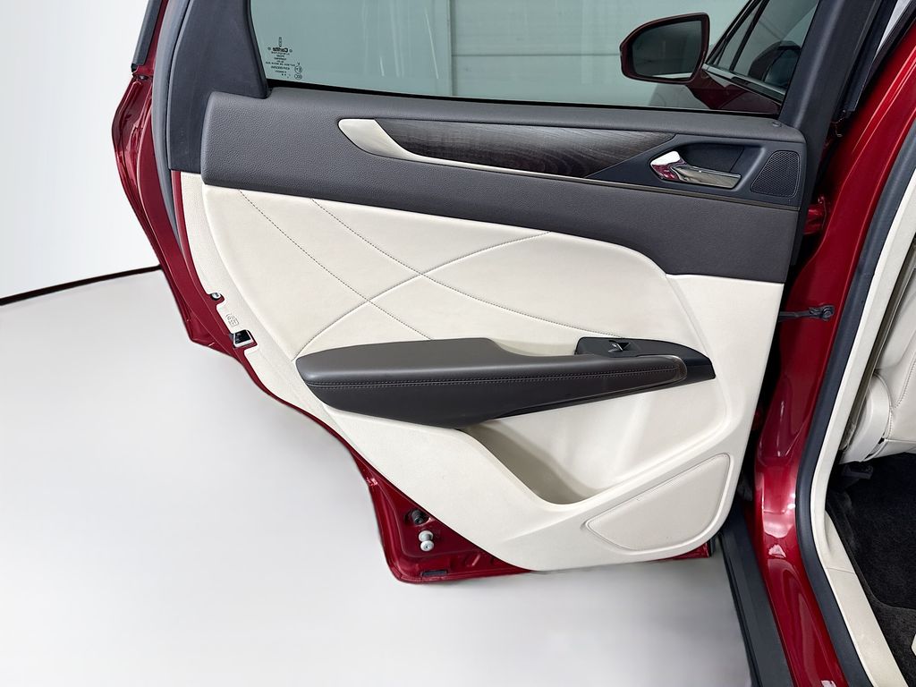 Thumbnail: 2017 Lincoln MKC - 25