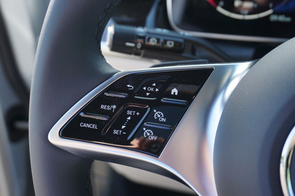 2025 Mercedes-Benz GLC 300 23