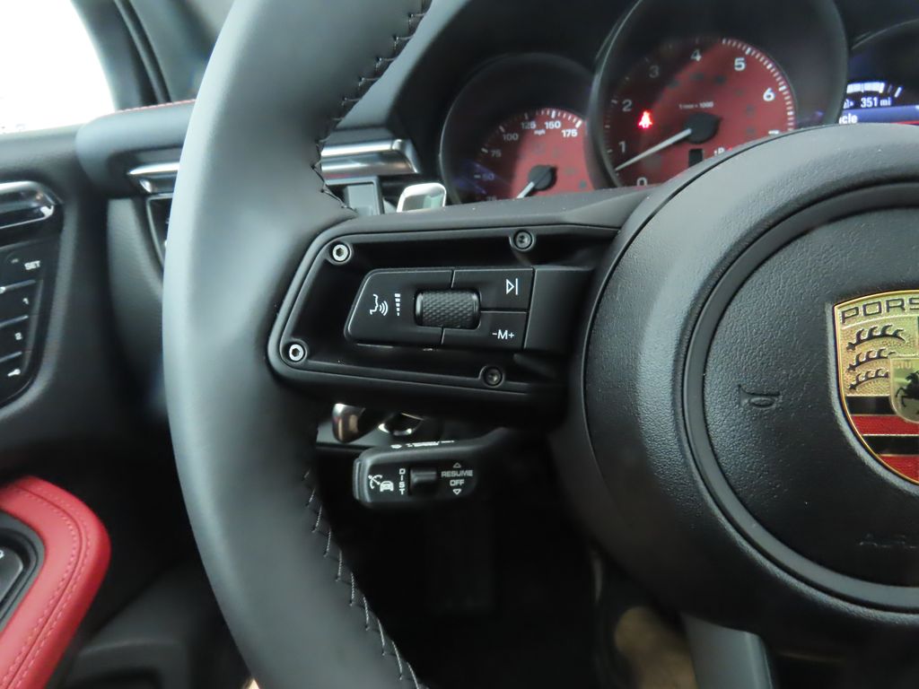 Thumbnail: 2025 Porsche Macan - 14