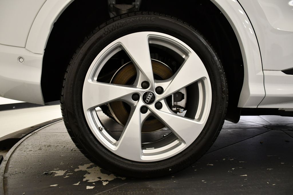Thumbnail: 2025 Audi Q5 - 15