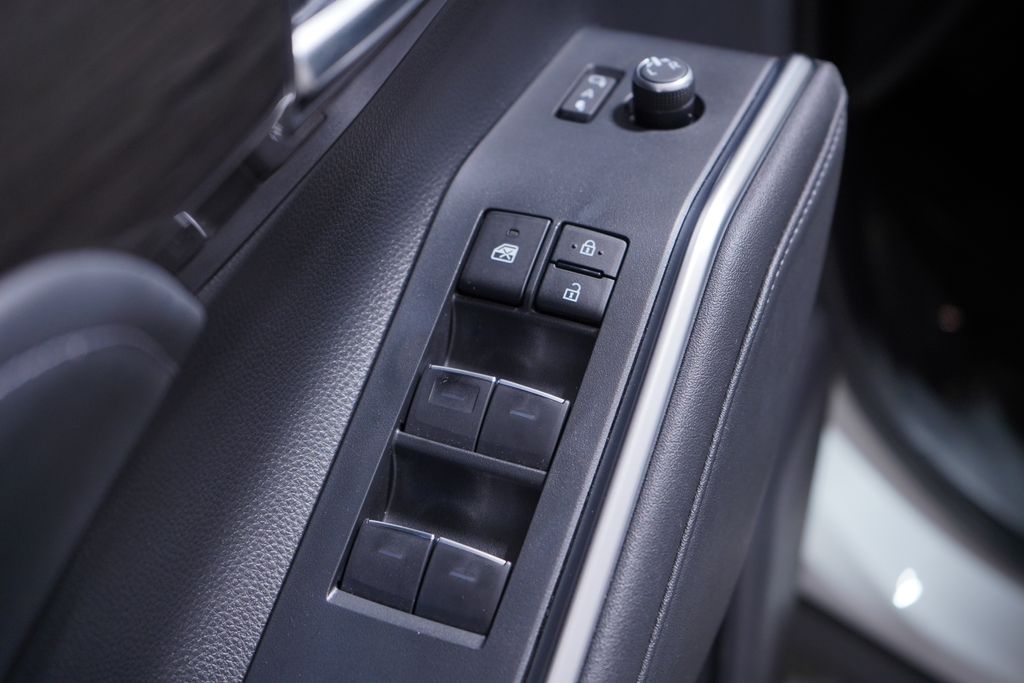 Thumbnail: 2023 Toyota Highlander - 16