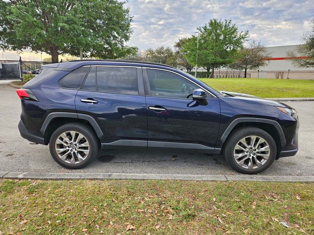 2022 Toyota RAV4 Limited 6
