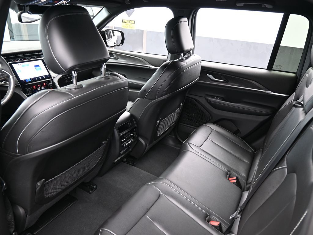 Used 2024 Midnight Sky Jeep Limited image 35