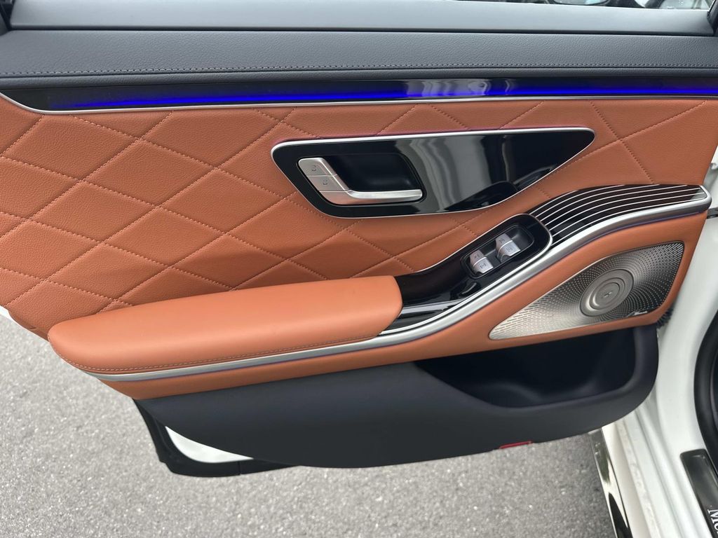 Thumbnail: 2023 Mercedes-Benz S-Class - 16