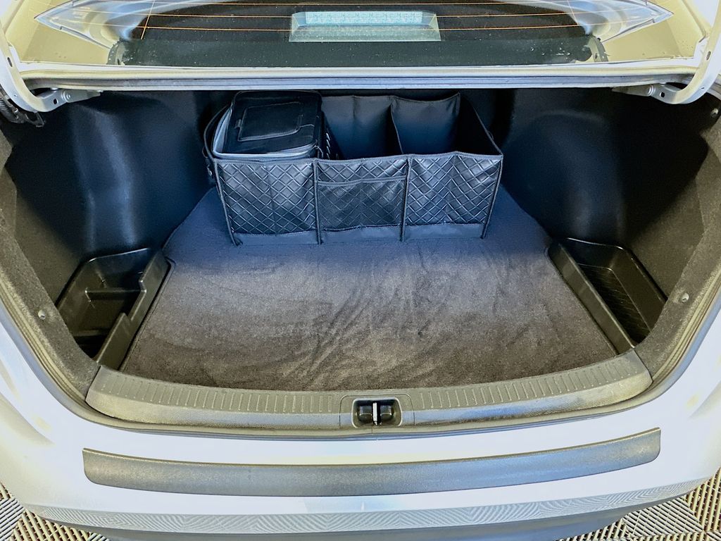 Thumbnail: 2025 Toyota Corolla - 25