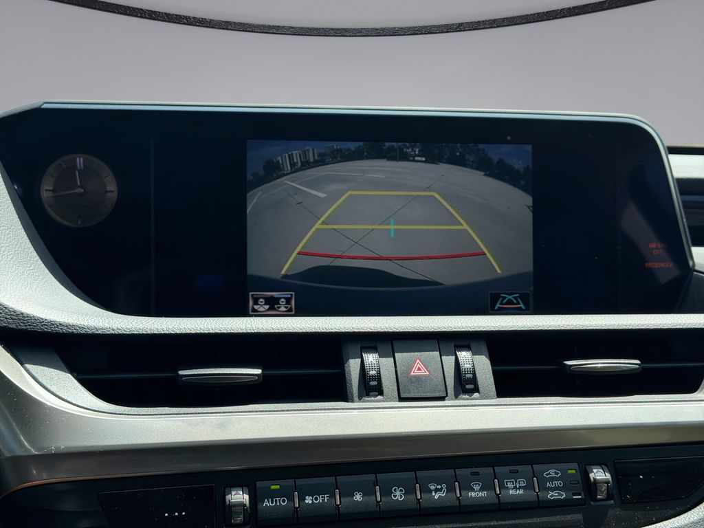 Thumbnail: 2020 Lexus ES - 24