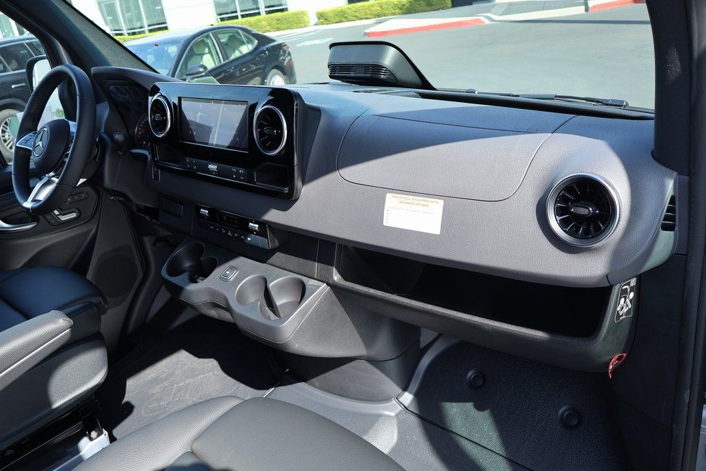 Thumbnail: 2025 Mercedes-Benz Sprinter - 5