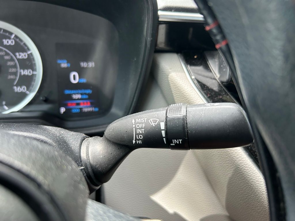2022 Toyota Corolla LE 24