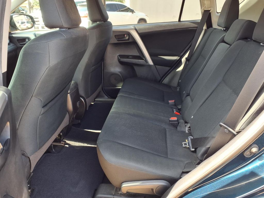2018 Toyota RAV4 LE - 10