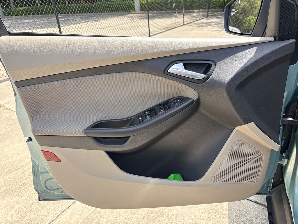 Used 2012 Green Ford SE image 16