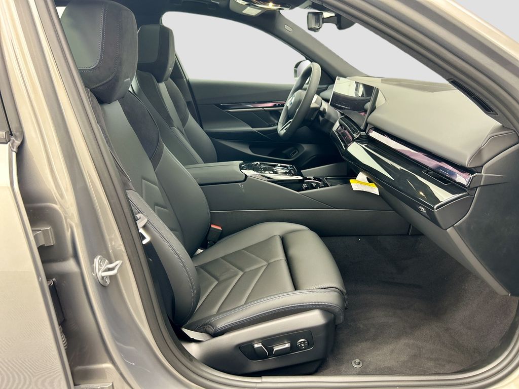 Thumbnail: 2026 BMW i5 - 19