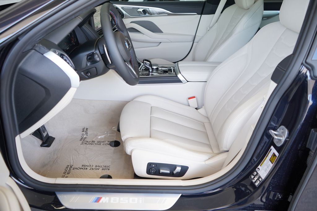 Thumbnail: 2026 BMW 8 Series - 11