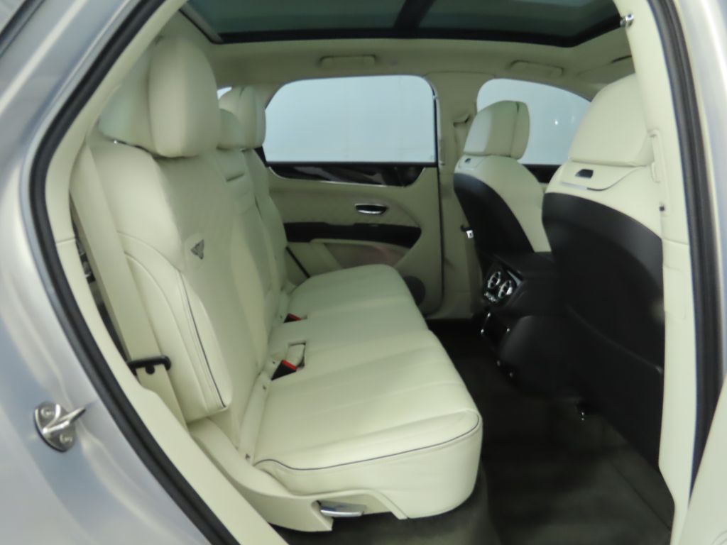 Thumbnail: 2022 Bentley Bentayga - 23
