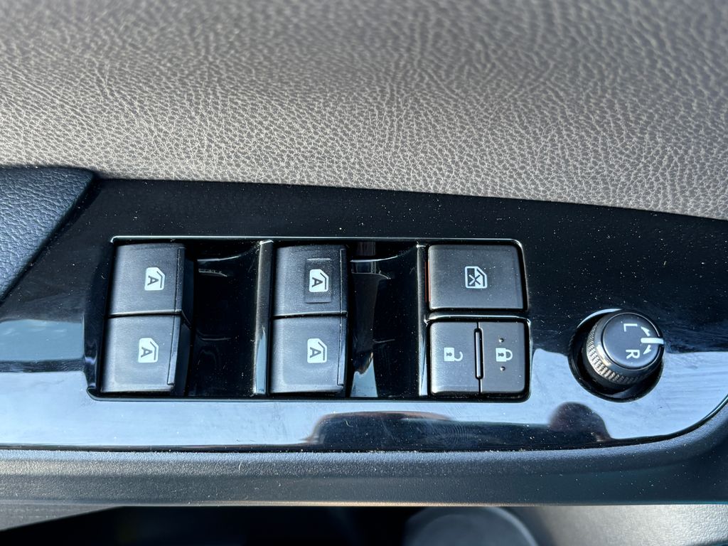 Thumbnail: 2017 Toyota Prius Prime - 25