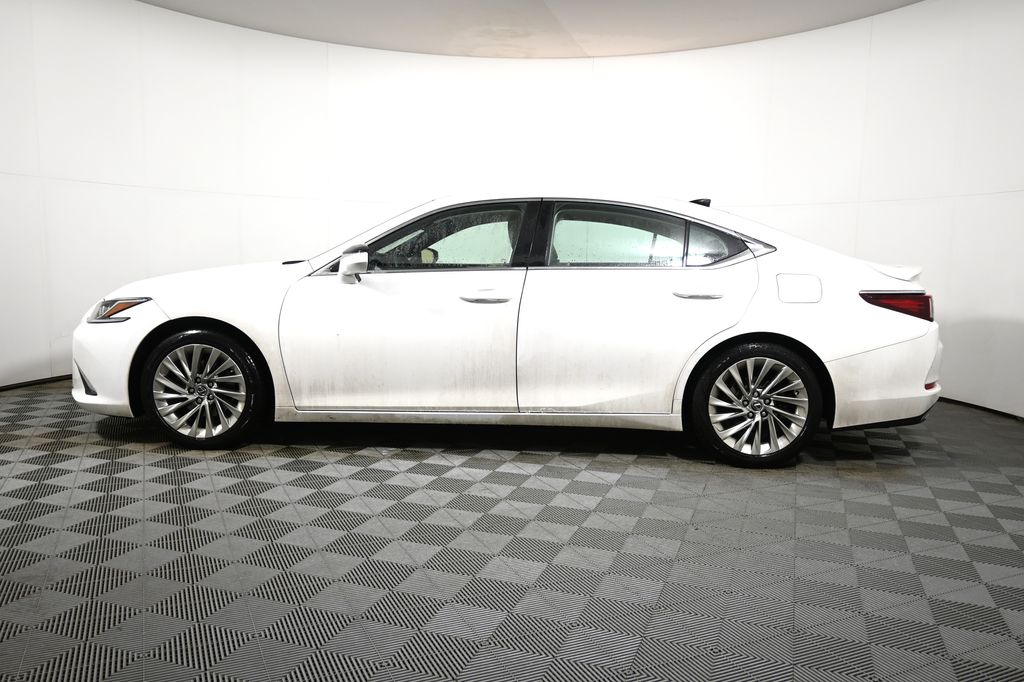 Thumbnail: 2020 Lexus ES - 2