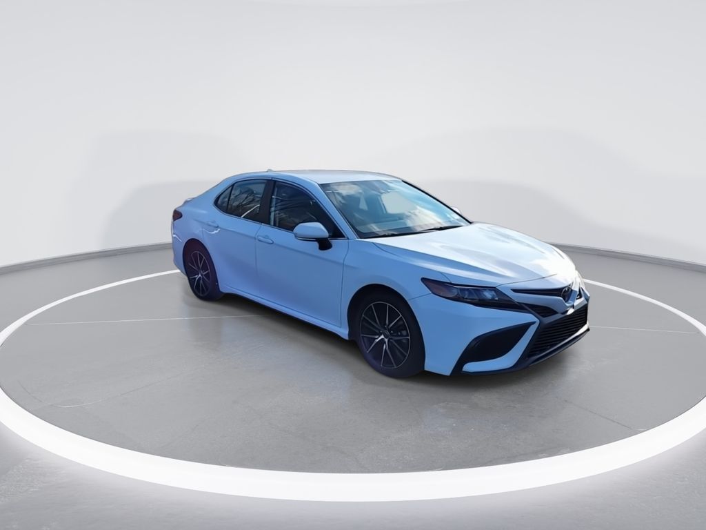 2022 Toyota Camry SE 2