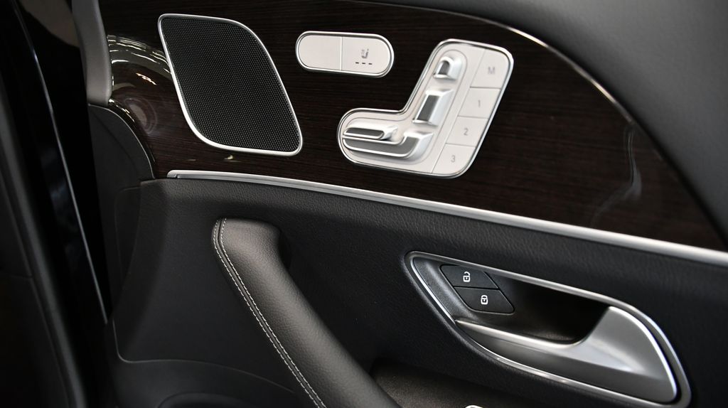 Thumbnail: 2025 Mercedes-Benz GLE - 27