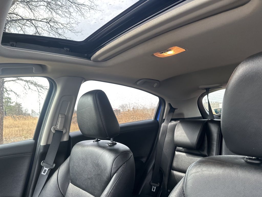 Used 2018 Blue Honda EX-L image 8