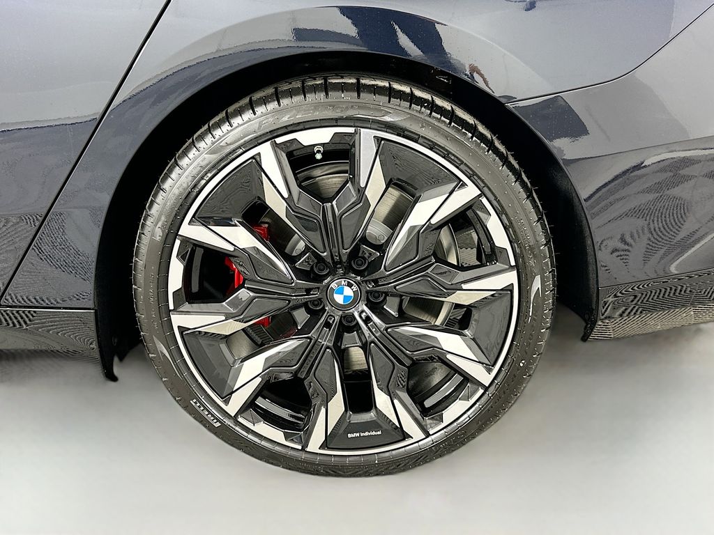 Thumbnail: 2026 BMW 5 Series - 23