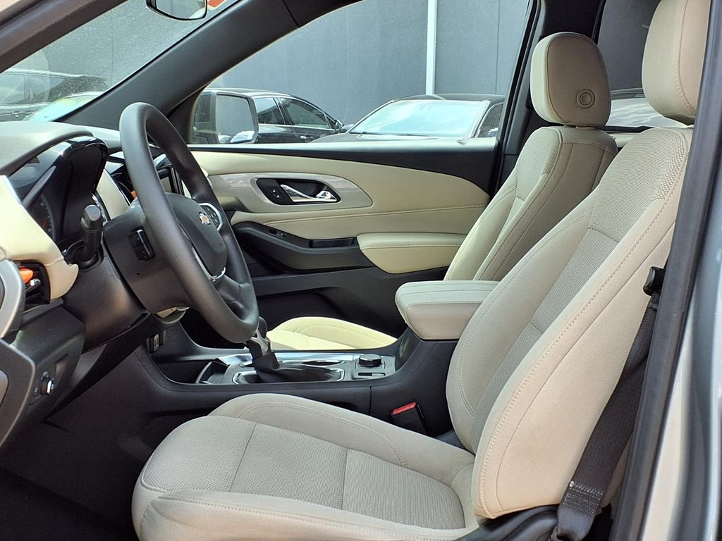 2023 Chevrolet Traverse LS - 10