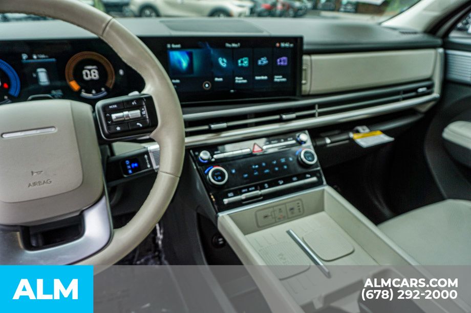 Used 2025 White Hyundai SEL image 35