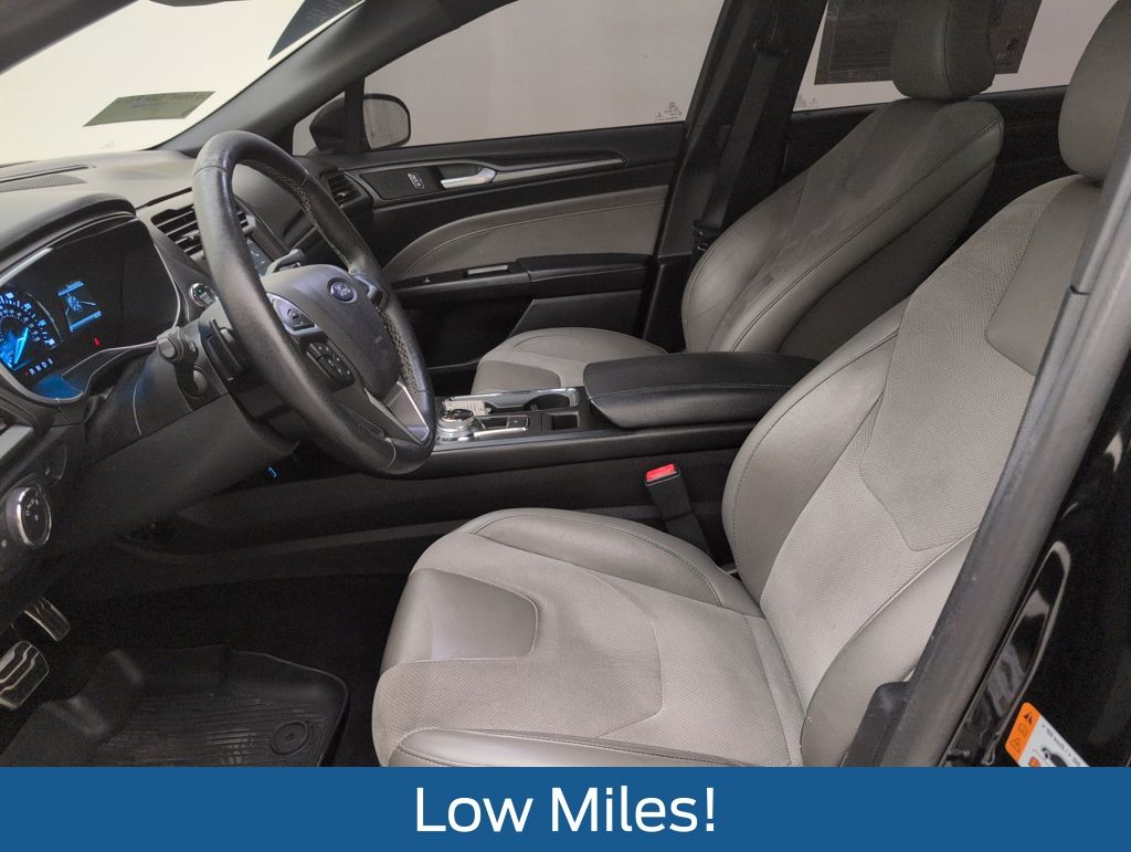 2017 Ford Fusion Sport photo 4