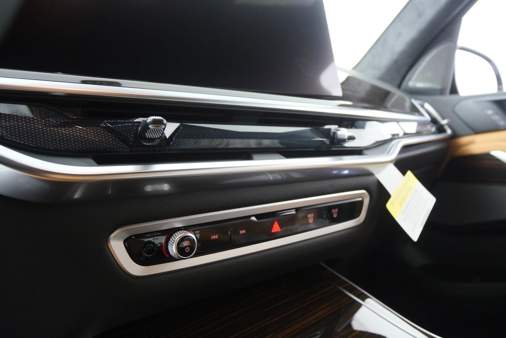 Thumbnail: 2026 BMW X7 - 22