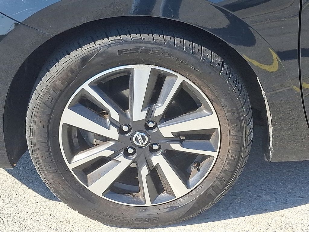 2020 Nissan Versa 1.6 SV 10