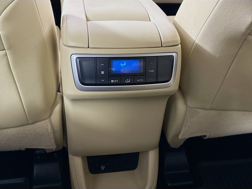 Thumbnail: 2015 Toyota Highlander - 24