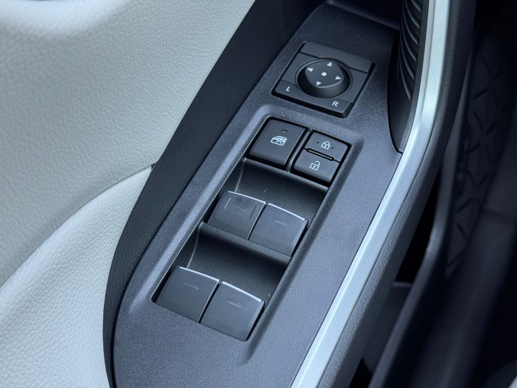 2025 Toyota RAV4 XLE photo 19