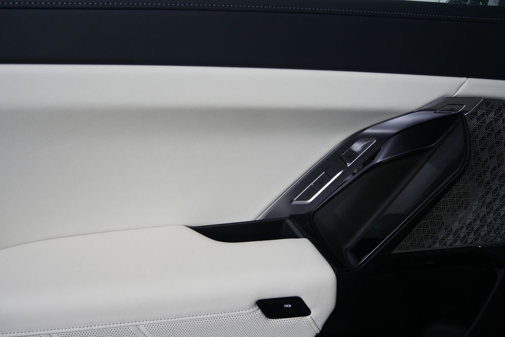 2025 BMW 7 Series 760i xDrive 13