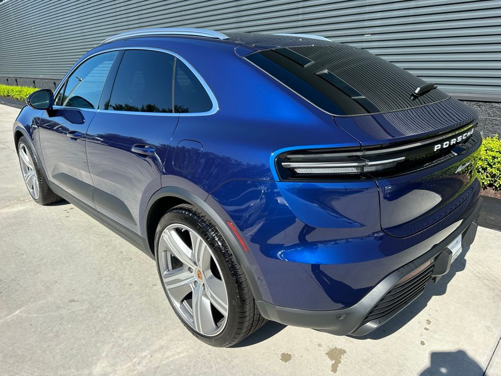 Thumbnail: 2024 Porsche Macan - 7