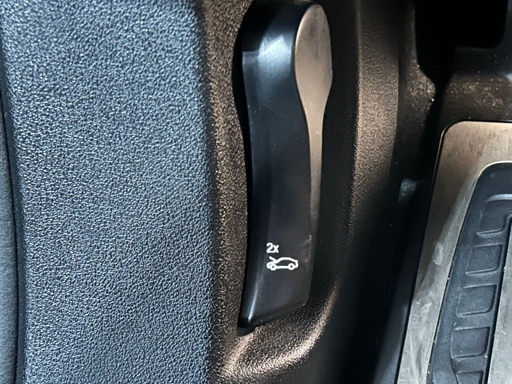 Used 2024 Black Sapphire Metallic BMW xDrive40i image 29