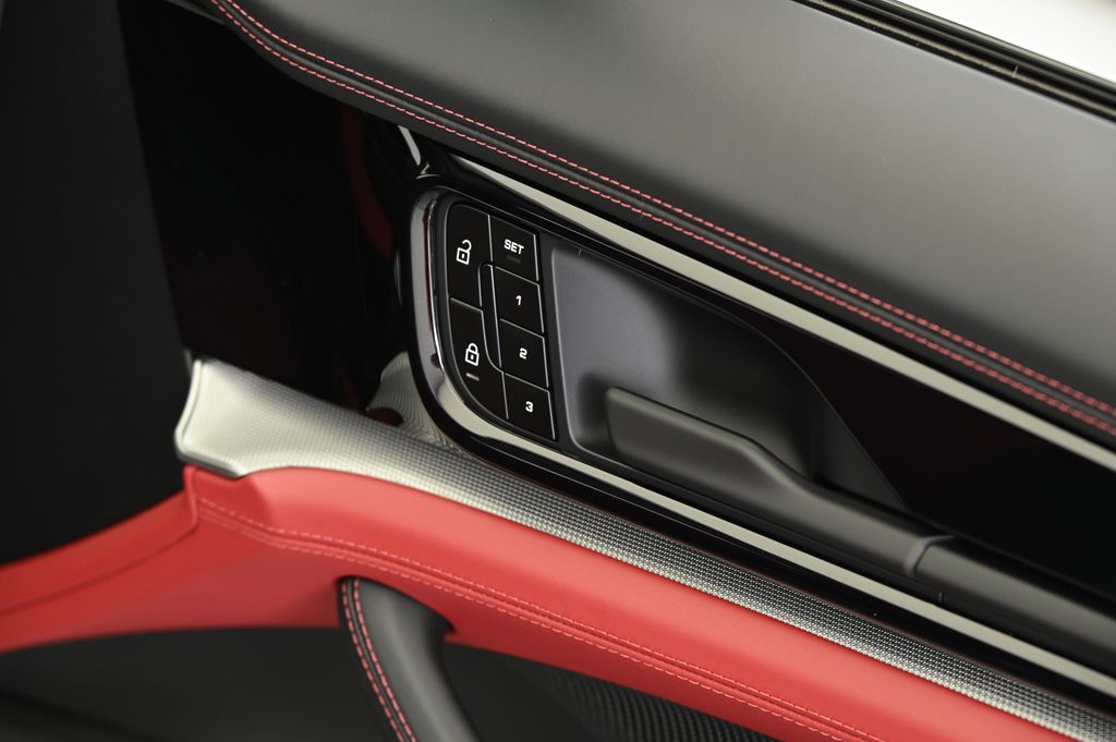 Thumbnail: 2025 Porsche Panamera - 26