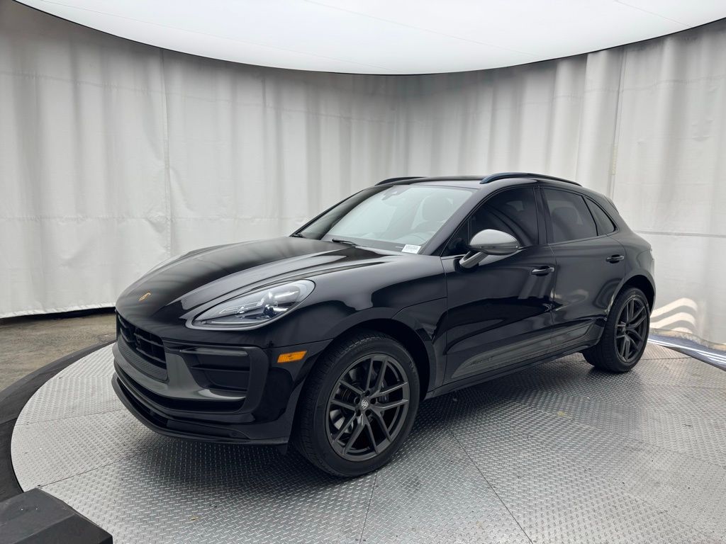Thumbnail: 2023 Porsche Macan - 1