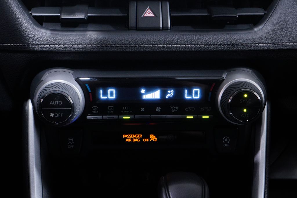 Thumbnail: 2020 Toyota RAV4 - 12