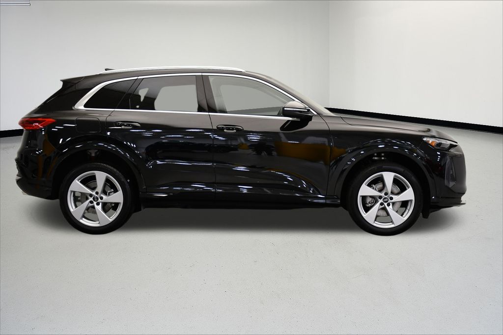 Thumbnail: 2025 Audi Q5 - 6