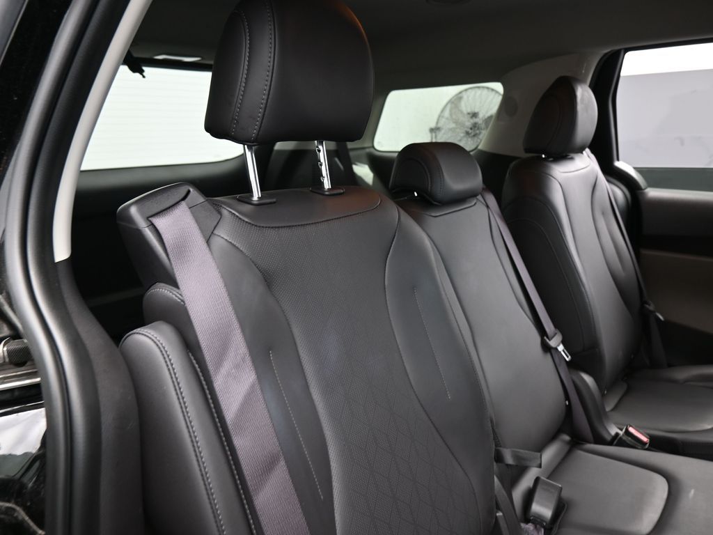 Used 2025 Aurora Black Pearl Kia LXS image 38