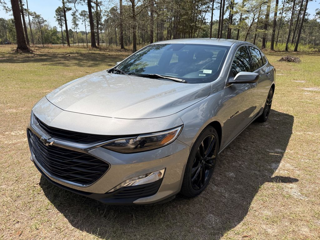 Gray 2024 Chevrolet Malibu Sedan Front-Wheel Drive Continuously Variable Transmission