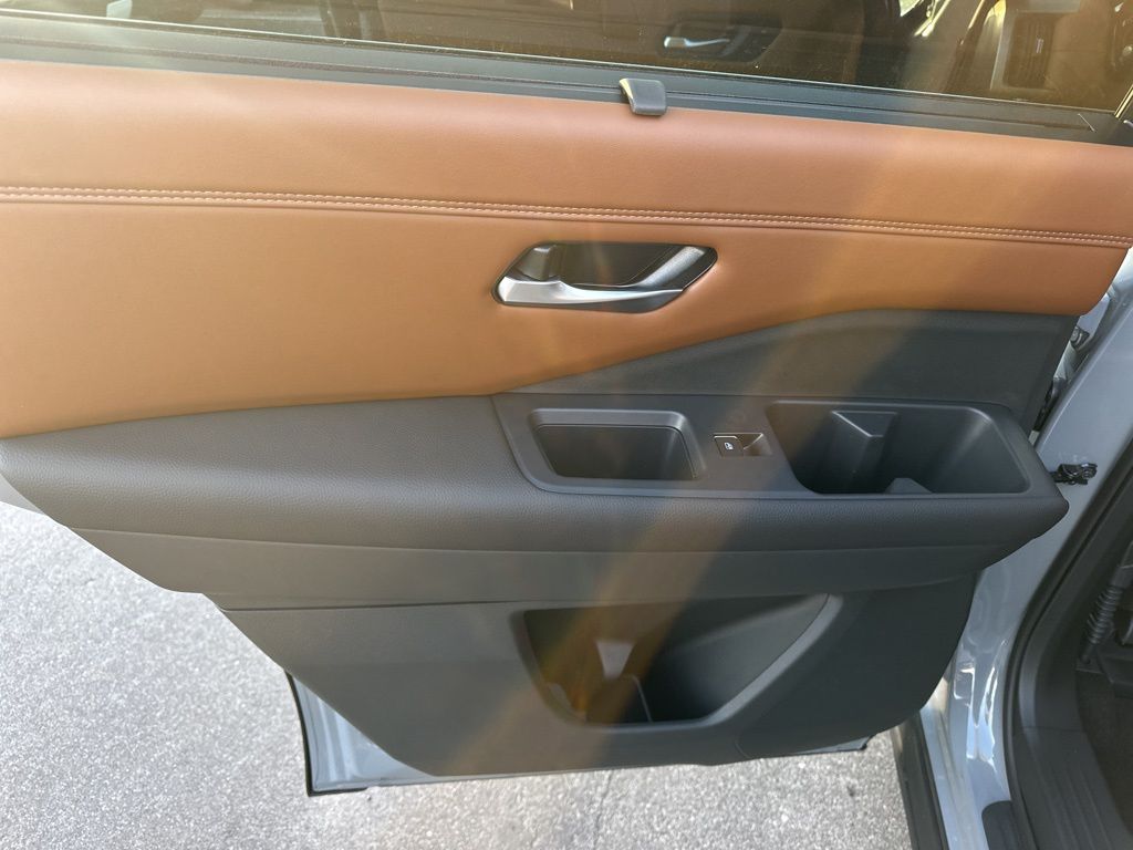 2025 Boulder Gray Pearl Nissan Pathfinder Platinum FWD SUV